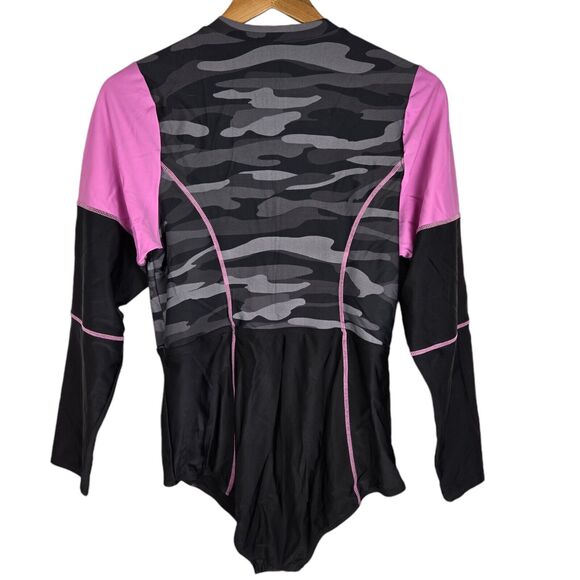 Torrid One Piece Rash Guard Long Sleeve Black Pink Gray Camo Swimsuit Sz 1 - Picture 2 of 5